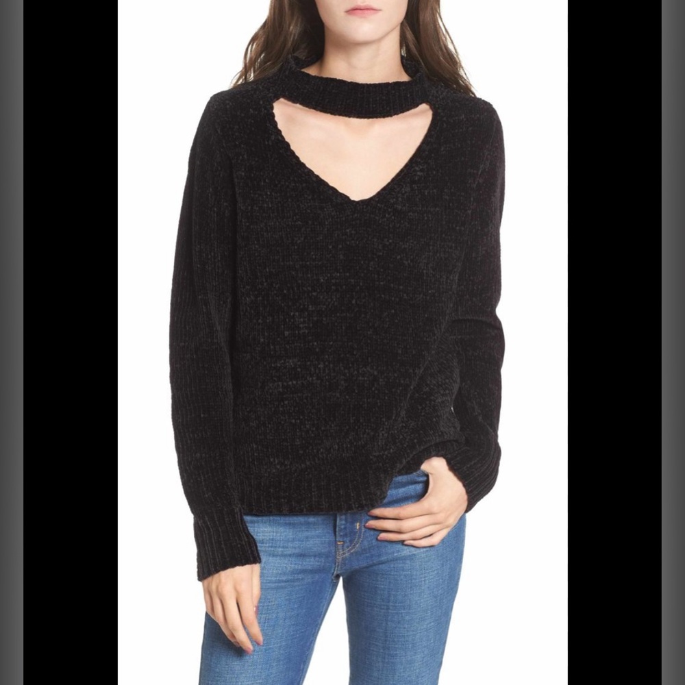 Olive & Oak Black Chenille V Cut Out Sweater, Sixe XS